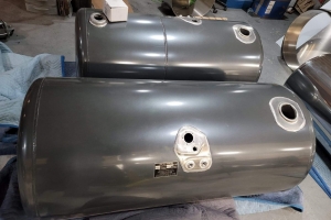 Powder-Coated-Peterbilt-Split-Tank-and-Diesel-Fuel-Tank